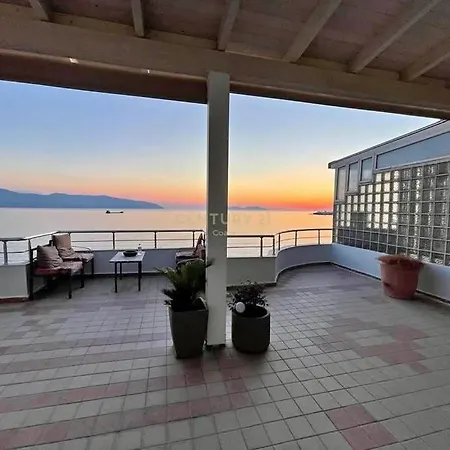 Beautiful Beachfront With Sea View Balcony Apartman Vlora