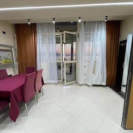 Apartman Beautiful Beachfront With Sea View Balcony Vlora